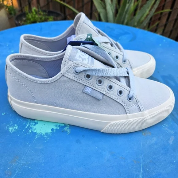DC Women's Canvas Shoes Size 5 - Picture 1 of 16
